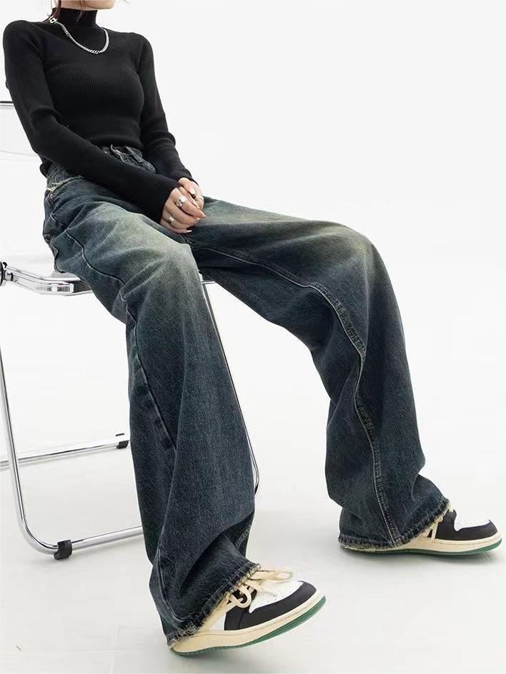 Stylish Women’s Loose-Fit Jeans with Vintage Washed Look