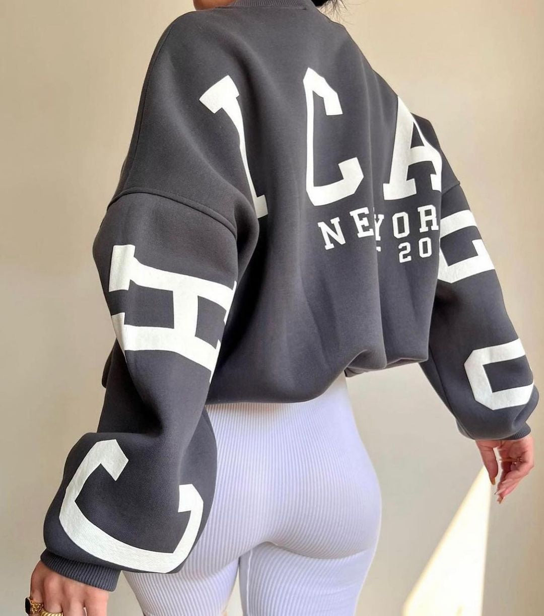 Comfortable Oversized Women’s Sweatshirt with Letter Print