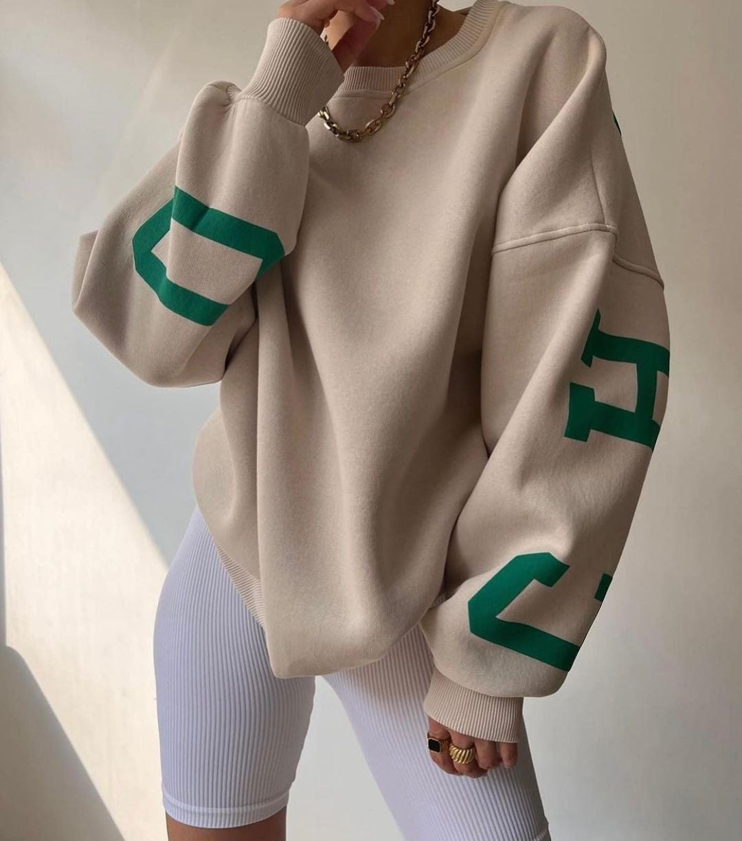 Comfortable Oversized Women’s Sweatshirt with Letter Print