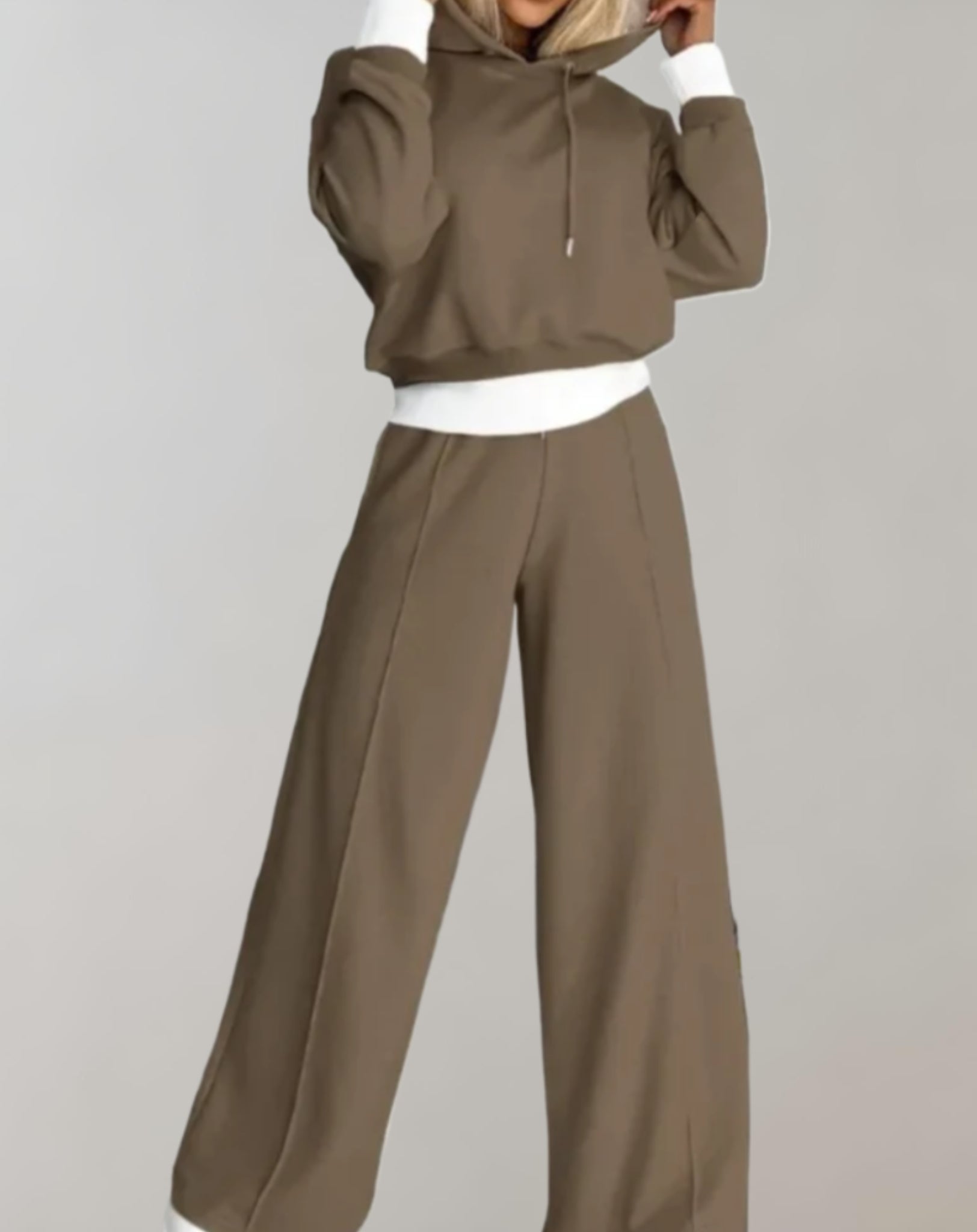 Comfortable Women’s Set with Hoodie and Wide-Leg Pants