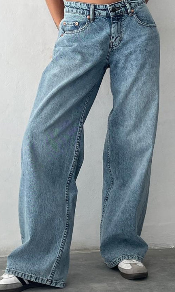 Women’s Stretch Low-Waisted Jeans with Wide Legs