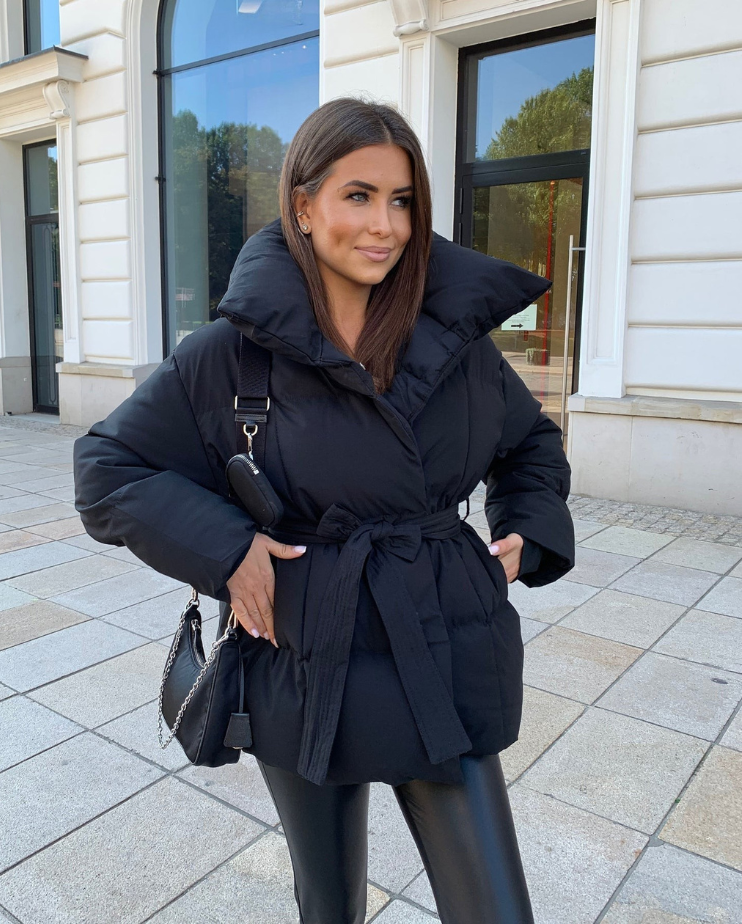 Winter-Lined Women’s Jacket with Belt and Short Fit