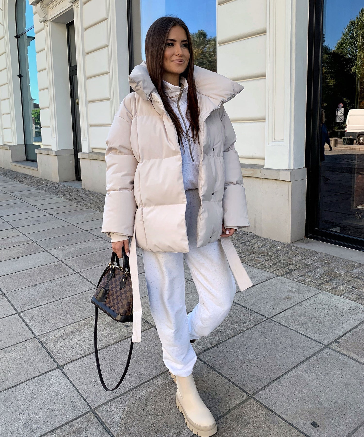 Winter-Lined Women’s Jacket with Belt and Short Fit