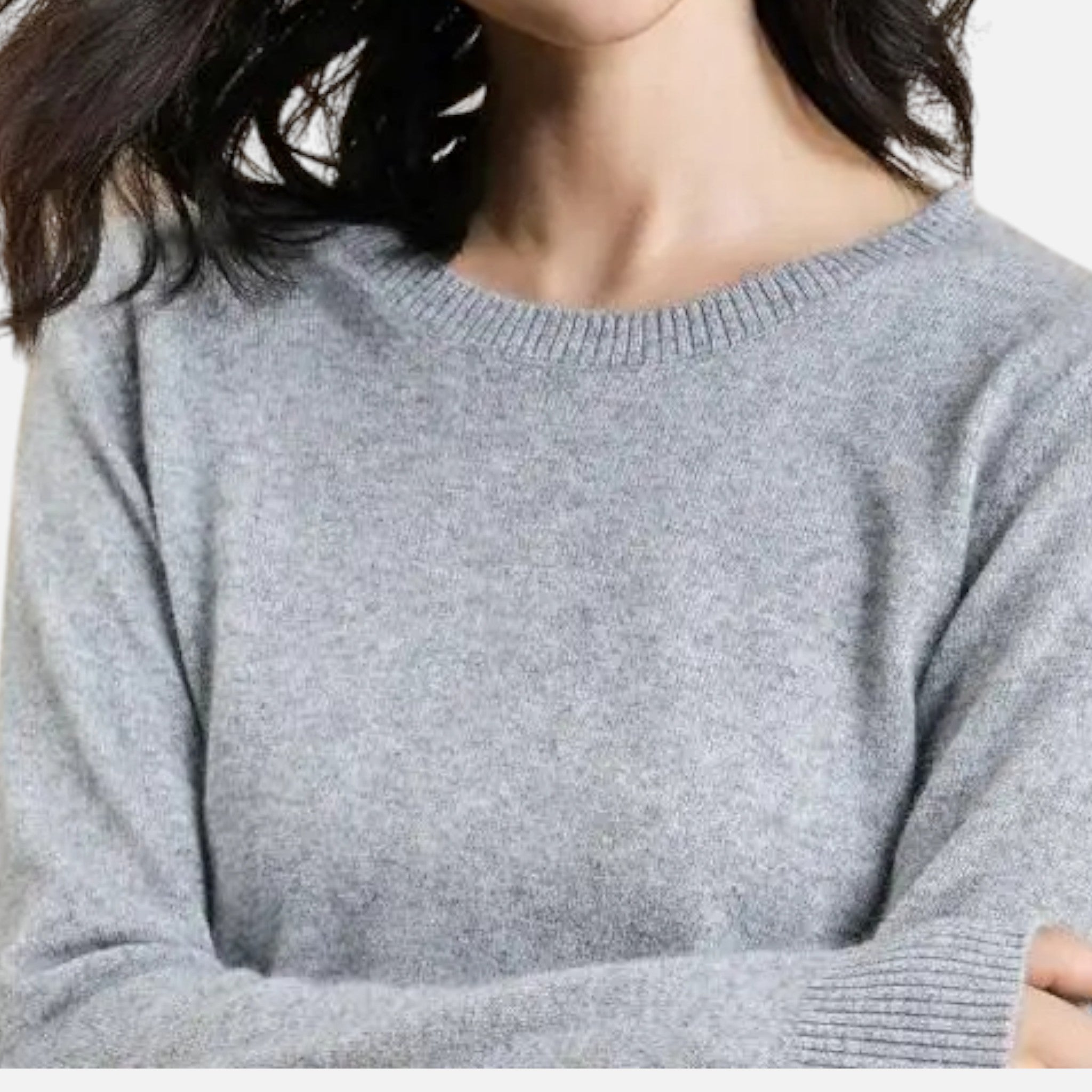 Soft Women’s Wool Sweater with Long Sleeves and Round Neck