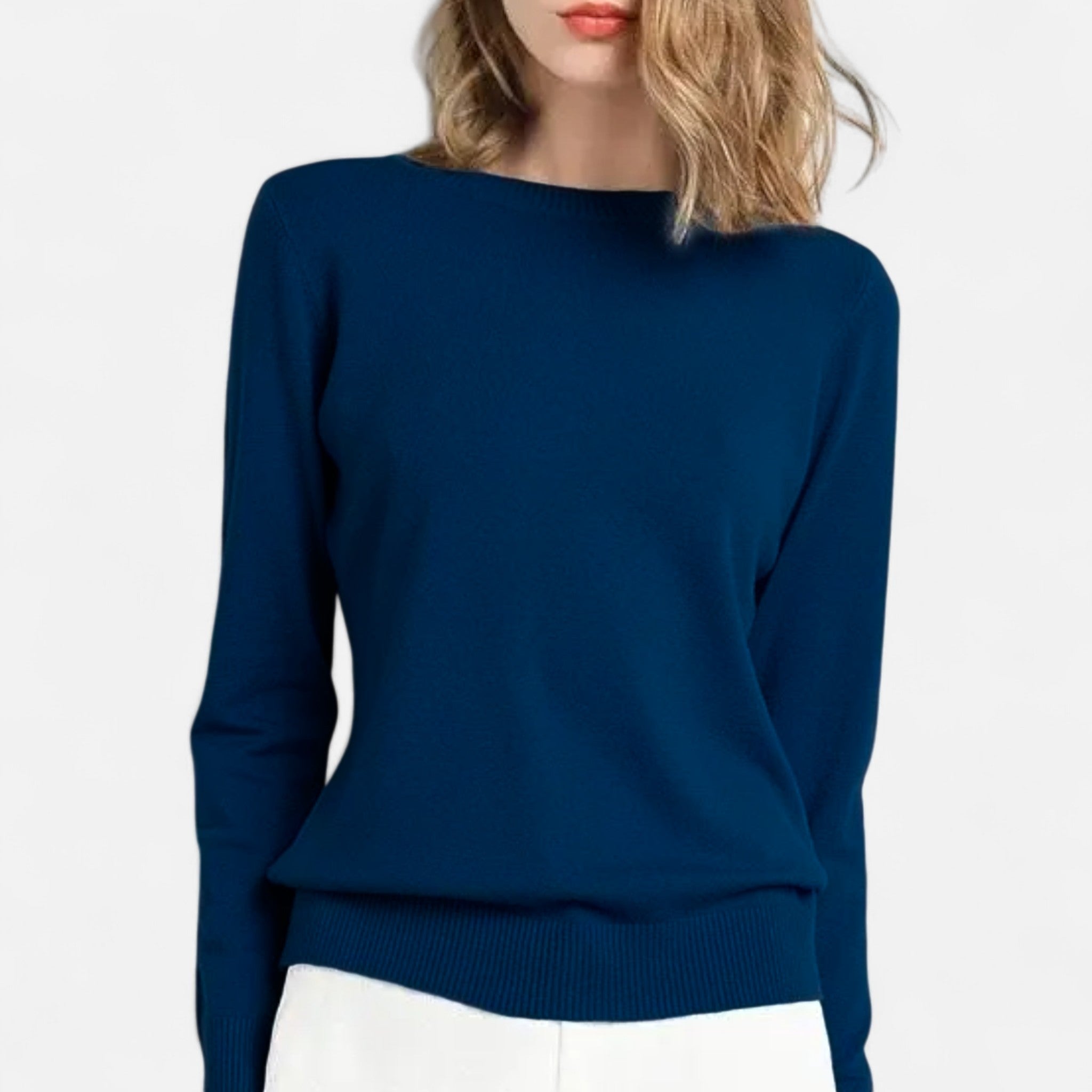 Soft Women’s Wool Sweater with Long Sleeves and Round Neck