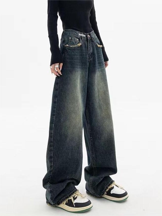 Stylish Women’s Loose-Fit Jeans with Vintage Washed Look
