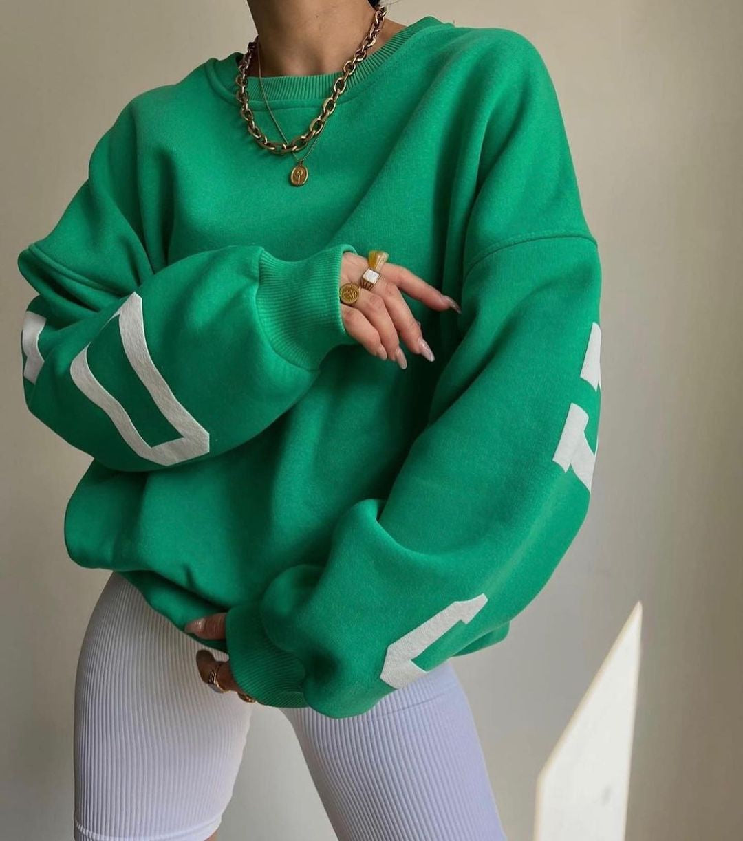 Comfortable Oversized Women’s Sweatshirt with Letter Print