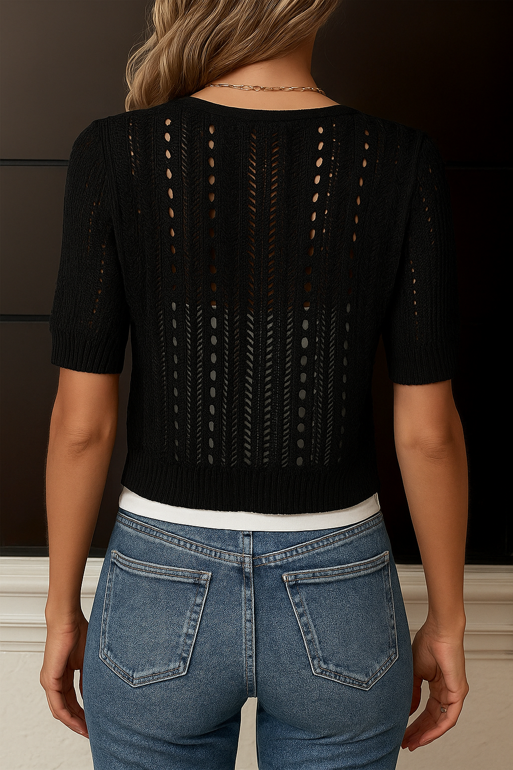 Short and Breathable Knit Cardigan with Buttons