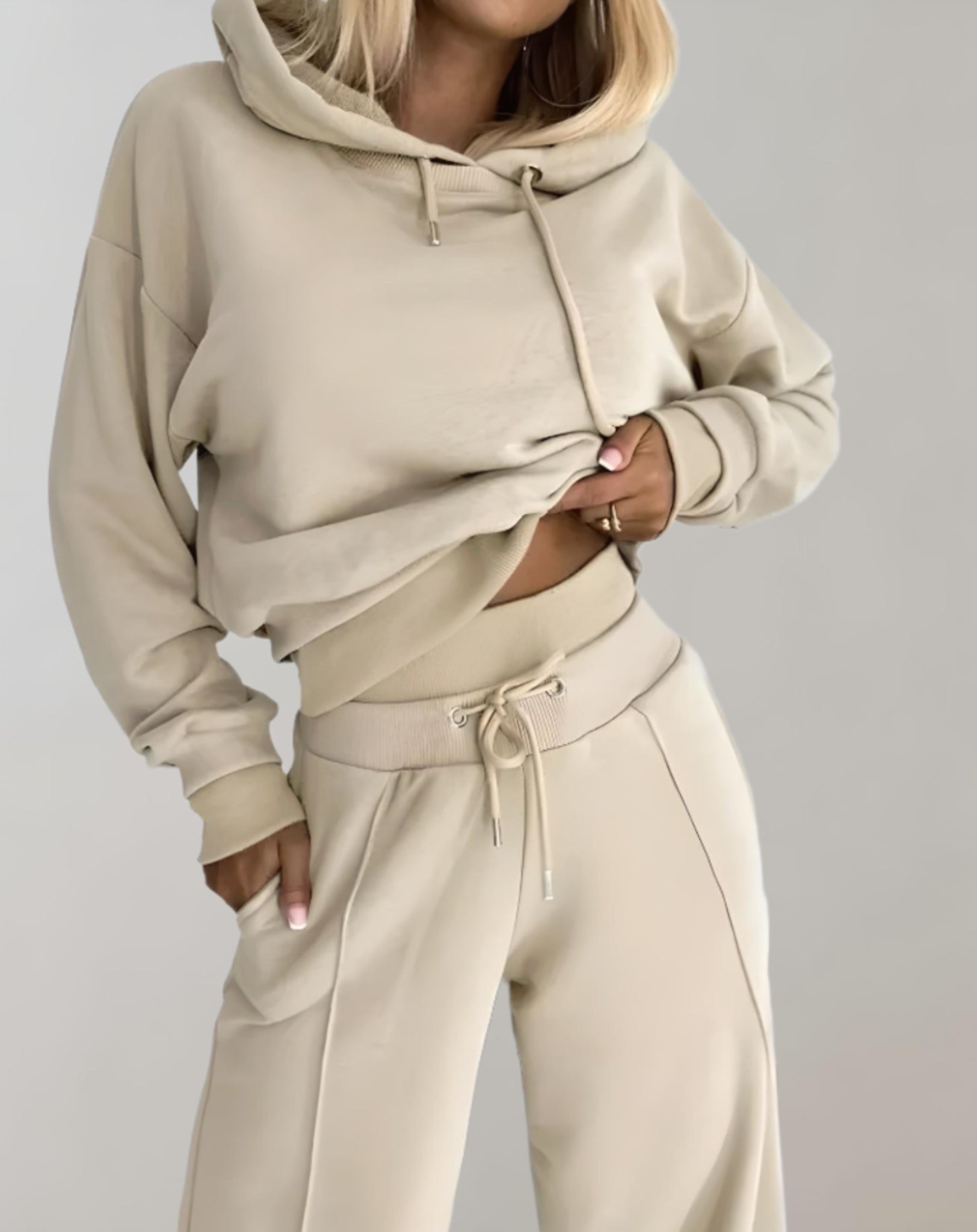 Comfortable Women’s Set with Hoodie and Wide-Leg Pants