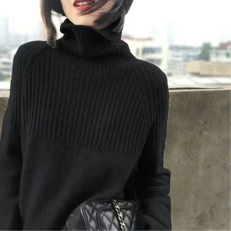 Elegant Warm Women’s Turtleneck with Rib Details