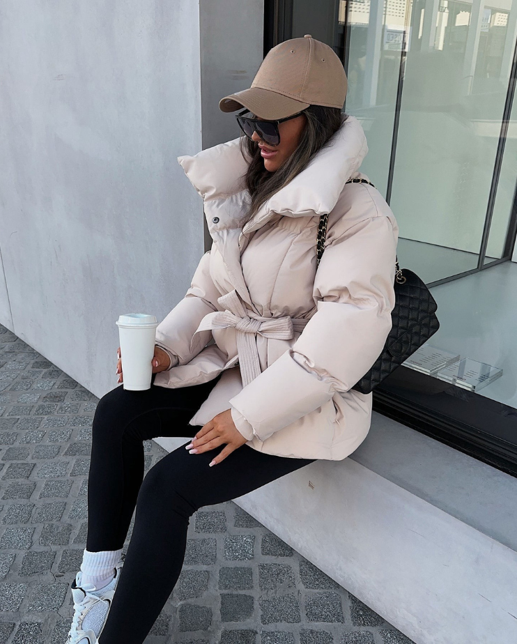 Winter-Lined Women’s Jacket with Belt and Short Fit