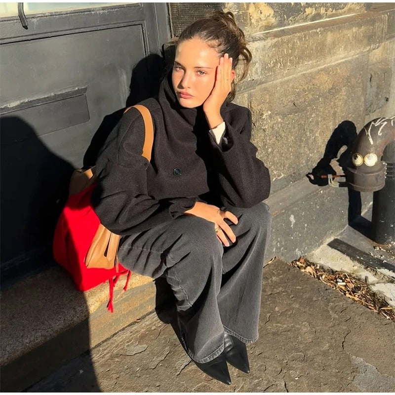 Stylish Women’s Coat with High Collar and Double-Breasted Design