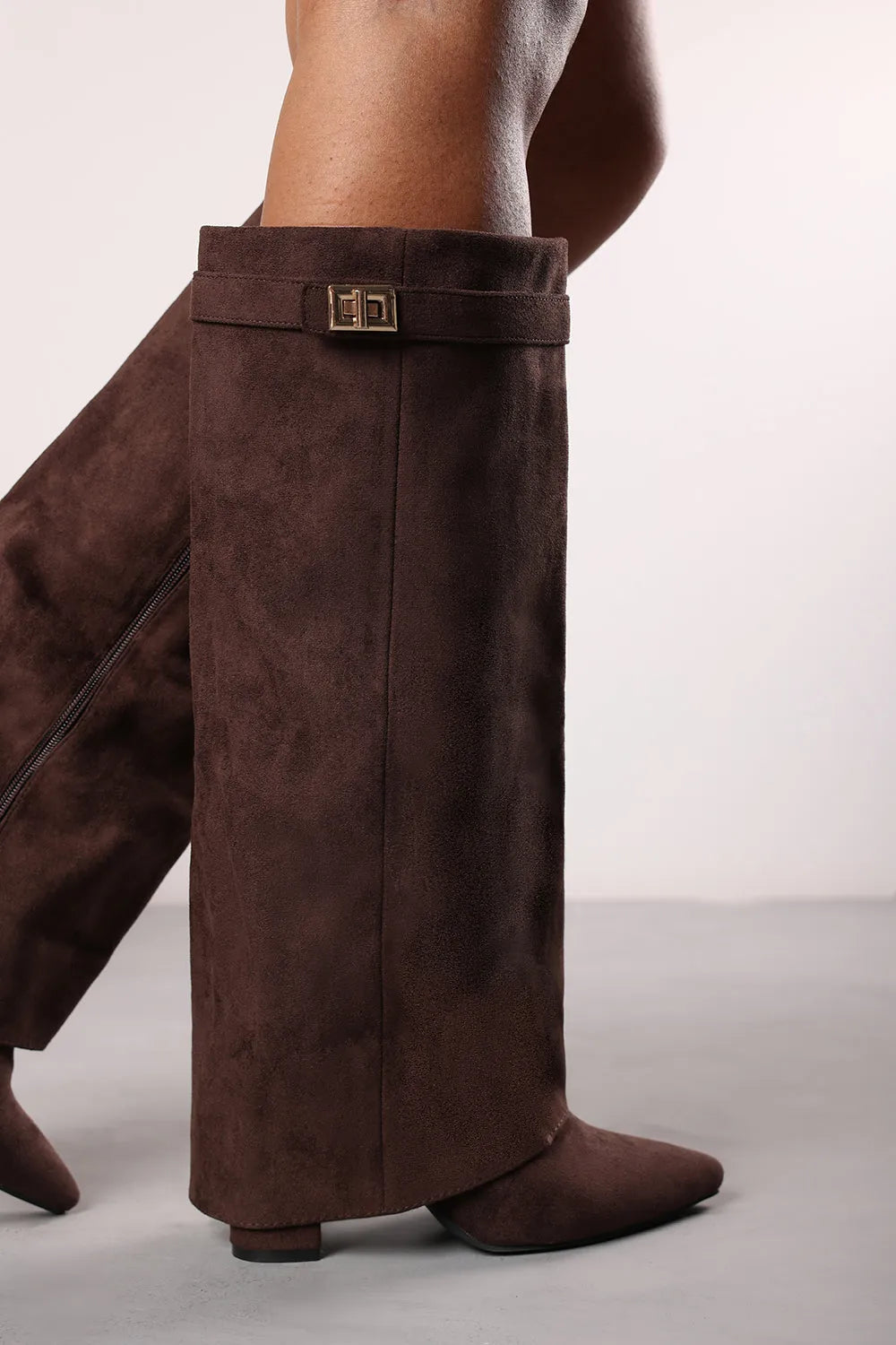 Elegant Women’s Knee-High Boots with Buckle and Pointed Toe