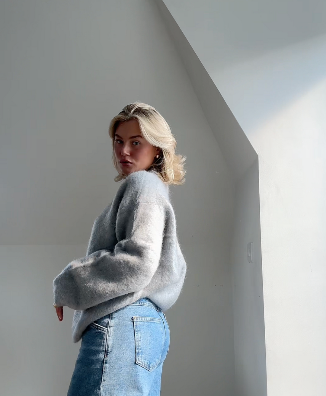 Soft Warm Women’s Winter Sweater with Round Neck and Relaxed Fit