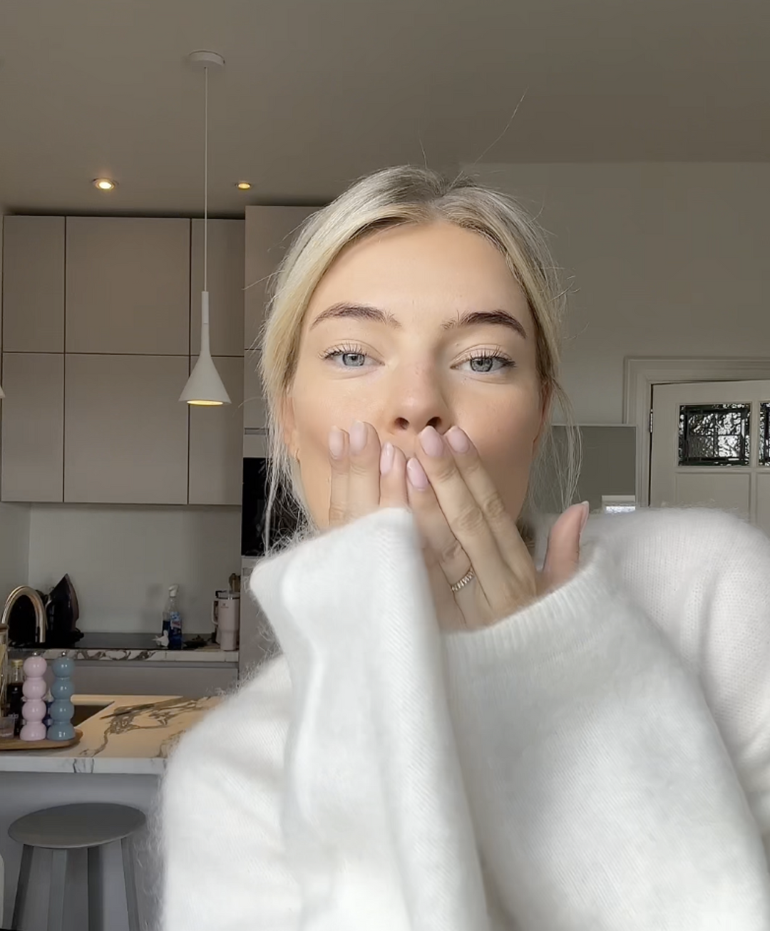 Soft Warm Women’s Winter Sweater with Round Neck and Relaxed Fit