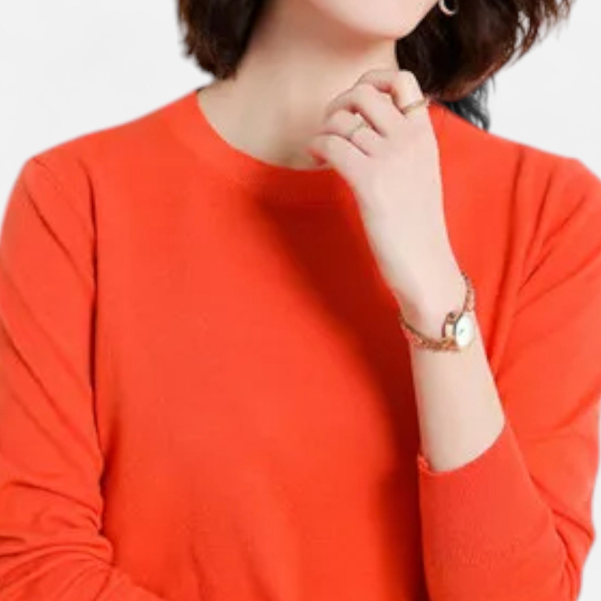 Soft Women’s Wool Sweater with Long Sleeves and Round Neck